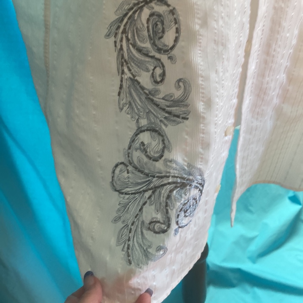 White men’s short sleeved embroidered shirt - Picture 2 of 8